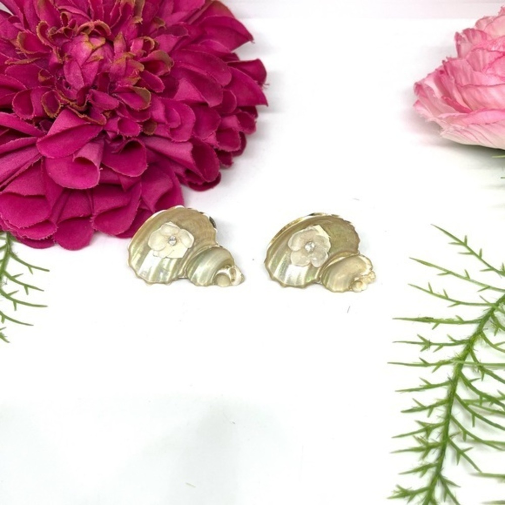 VINTAGE⚜️Real Shell Clip Earrings